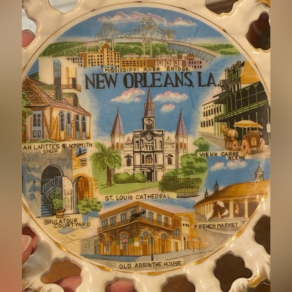 Vintage New Orleans Victoria Ceramics Plate - Picture 4 of 5